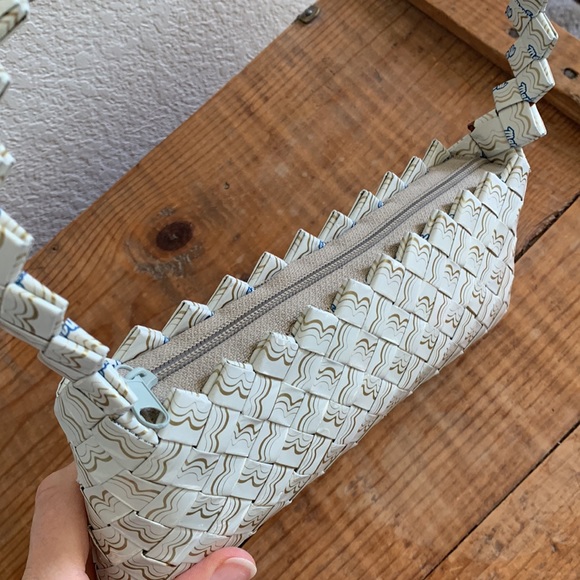 LAST CHANCE! Vintage 90s Upcycled white and gold wrapper purse EUC - Picture 3 of 10